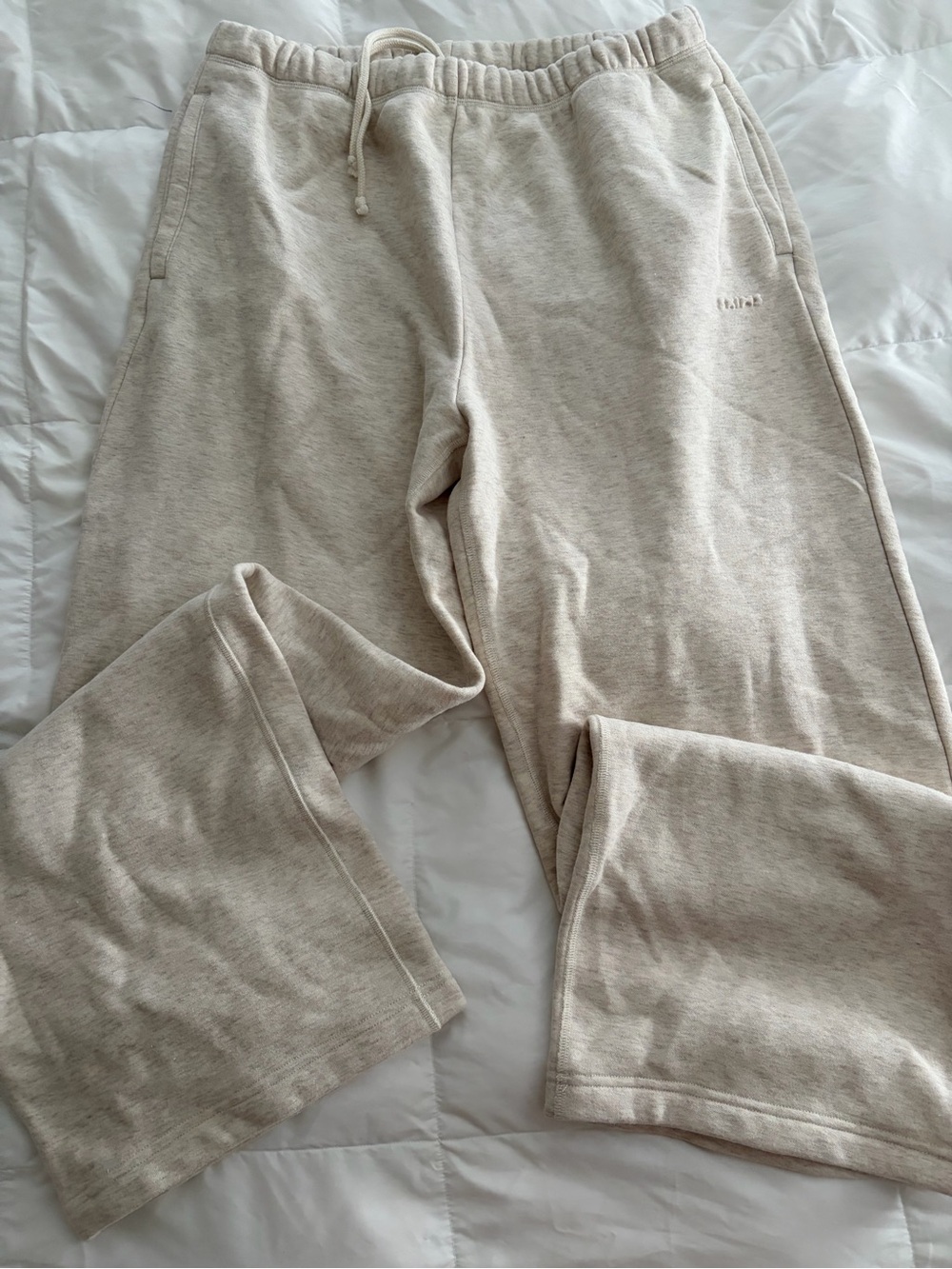 Skims cream sweatpants - Picture 3 of 4
